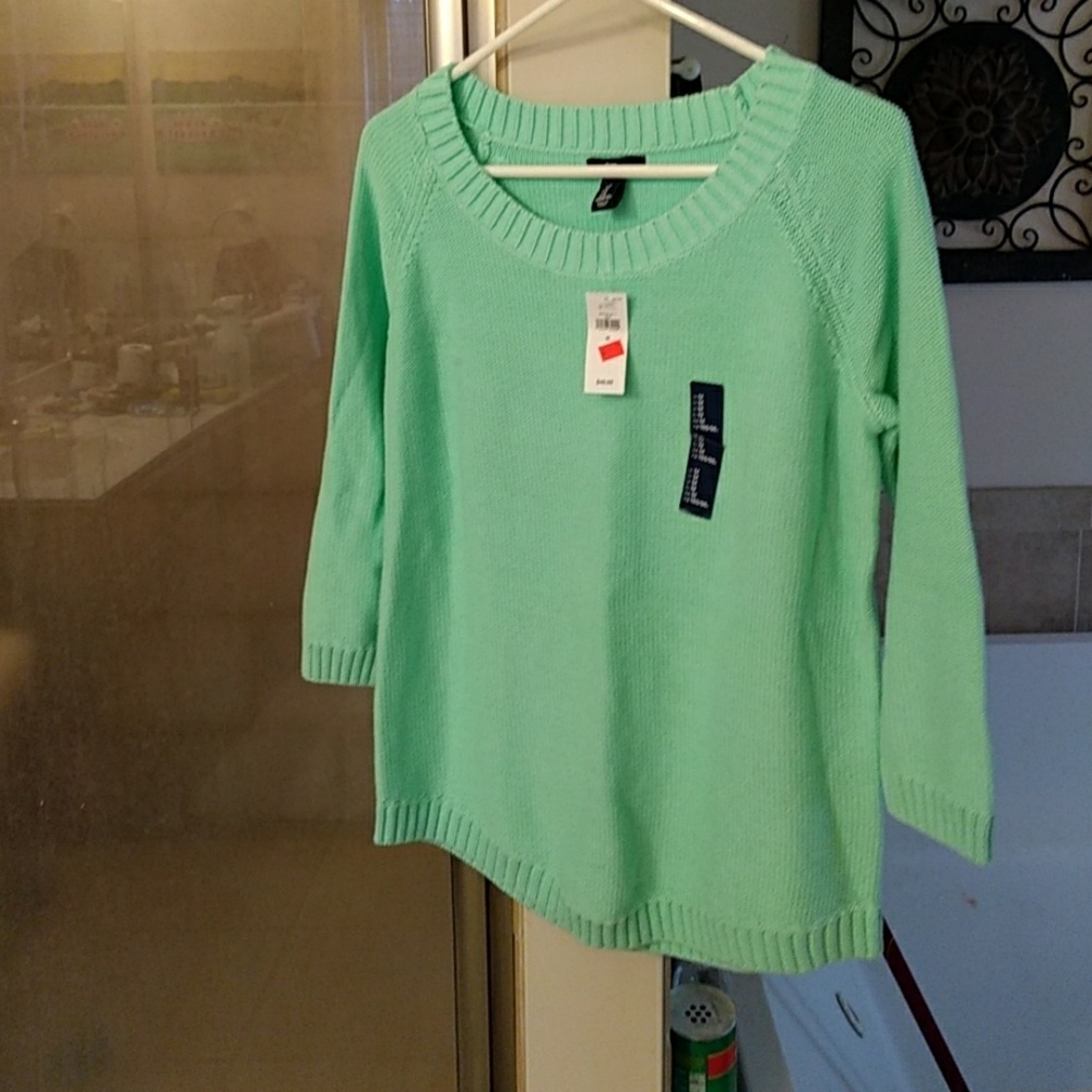 Gap sweater